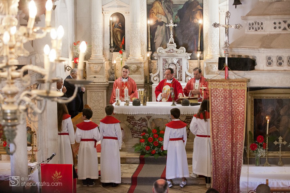 Sveti Kuzma i Damjan zaštitnici otoka Lastova